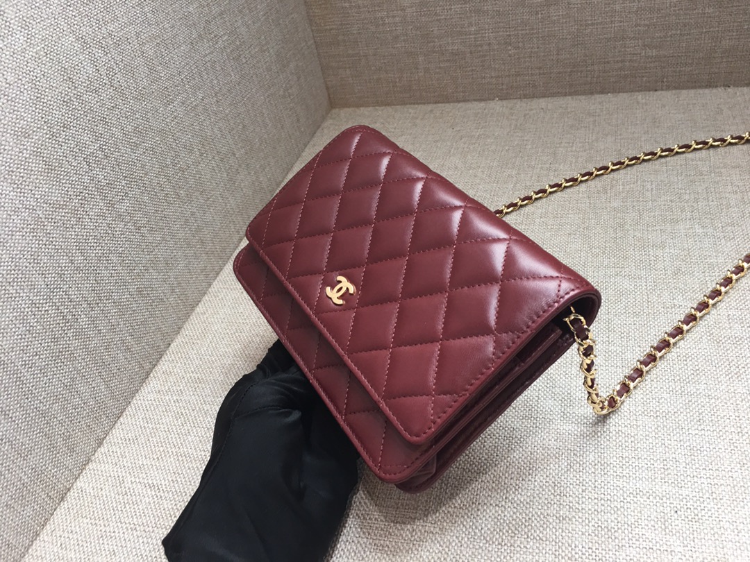 Lambskin Wallet On Chain Shoulder Bag A33814 Burgundy/Gold